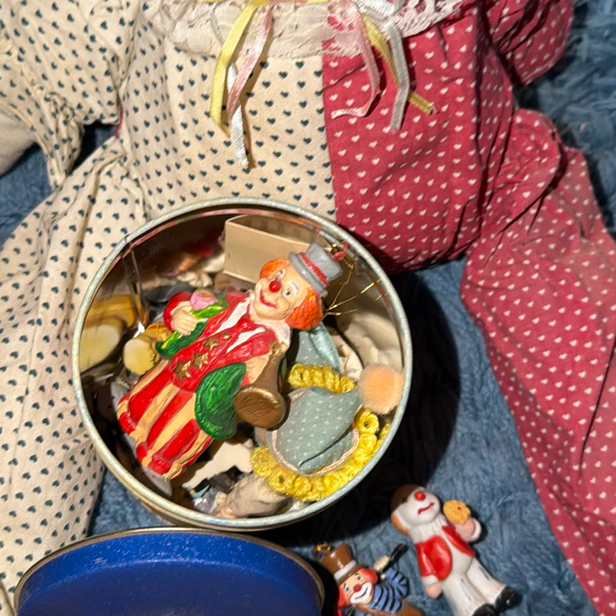 Clown and Circus Figurines and Decorations - image 13 of 19