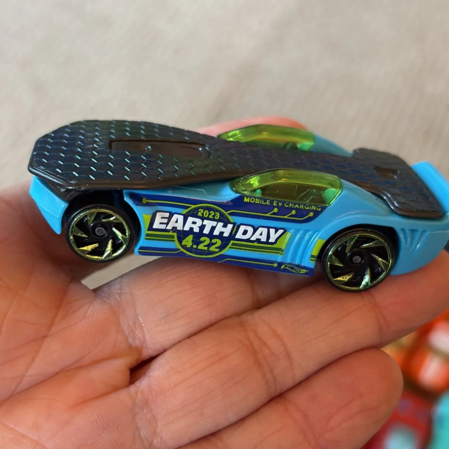 Collection of Die-Cast Toy Cars and Vehicles - image 19 of 30