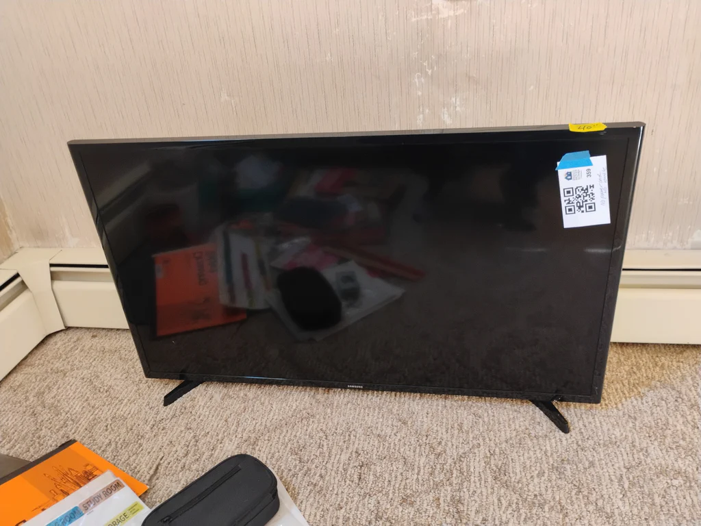 Samsung 40-Inch Flat Screen Television - image 1 of 4