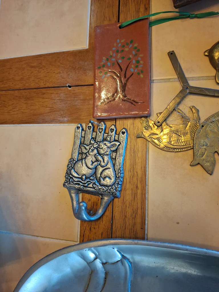 Pig-Themed Decorative Household Items Assortment - image 6 of 10