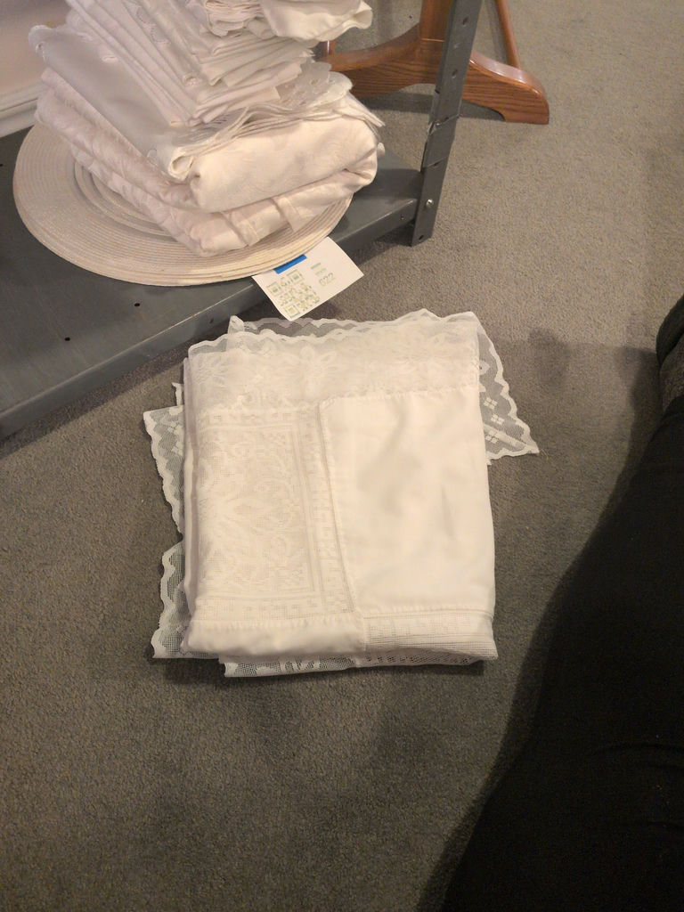 Assorted Lace Table Linens and Doilies - image 5 of 11