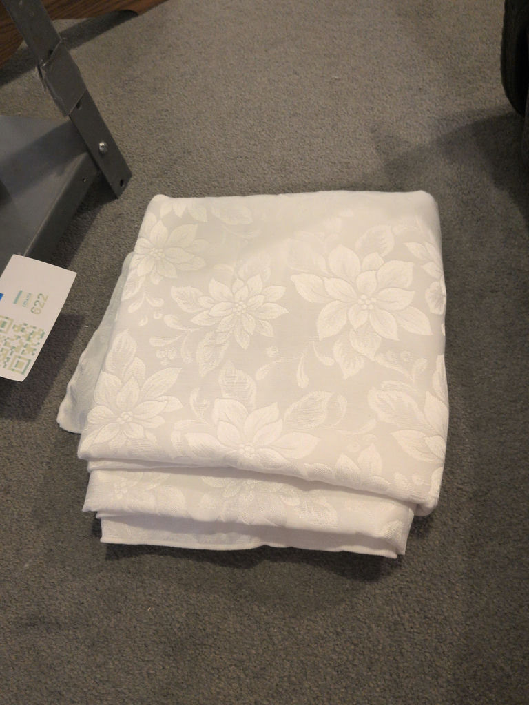 White Table Linens and Round Placemats - image 5 of 7