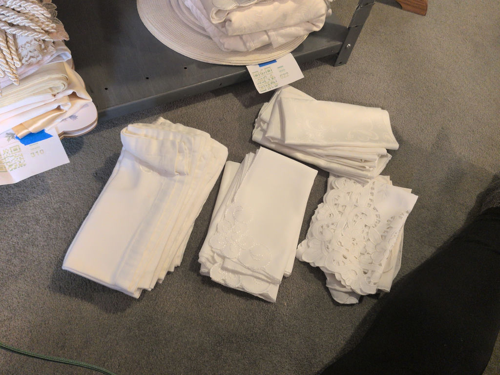 White Table Linens and Round Placemats - image 2 of 7
