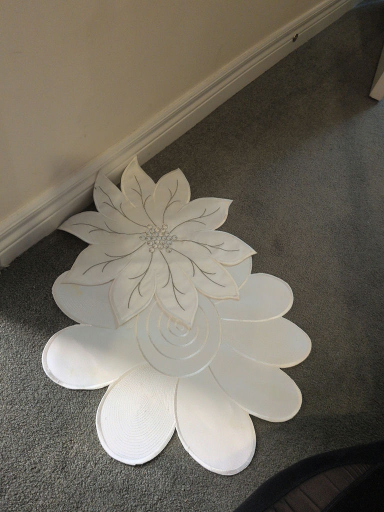 White Table Linens and Decorative Placemats - image 2 of 8