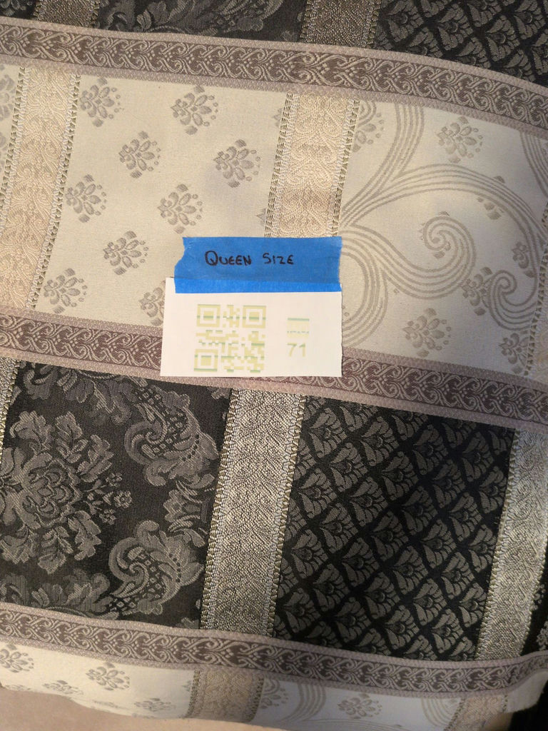 Queen Size Bedding Set - image 5 of 5