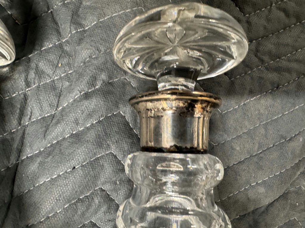 Crystal decanter set with stoppers - image 8 of 9