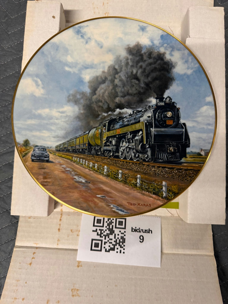 Set of train-themed porcelain plates - image 5 of 10