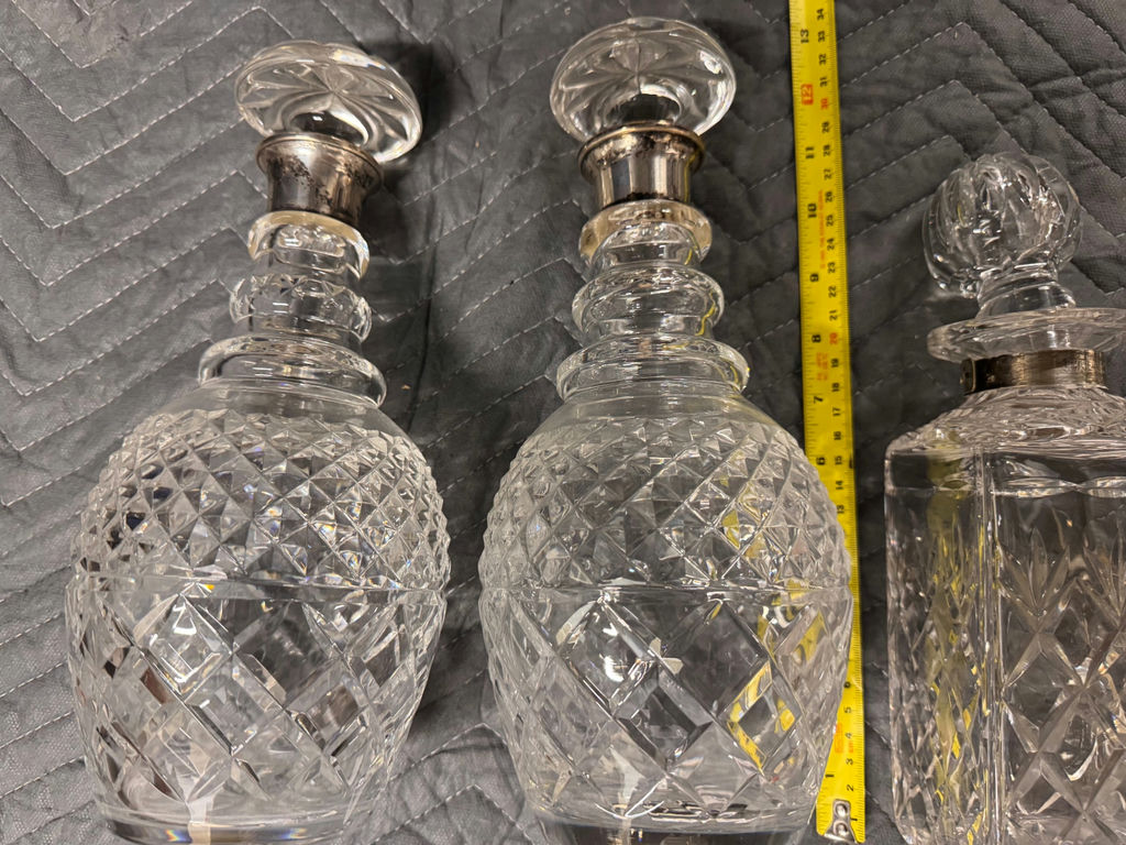 Crystal decanter set with stoppers - image 4 of 9