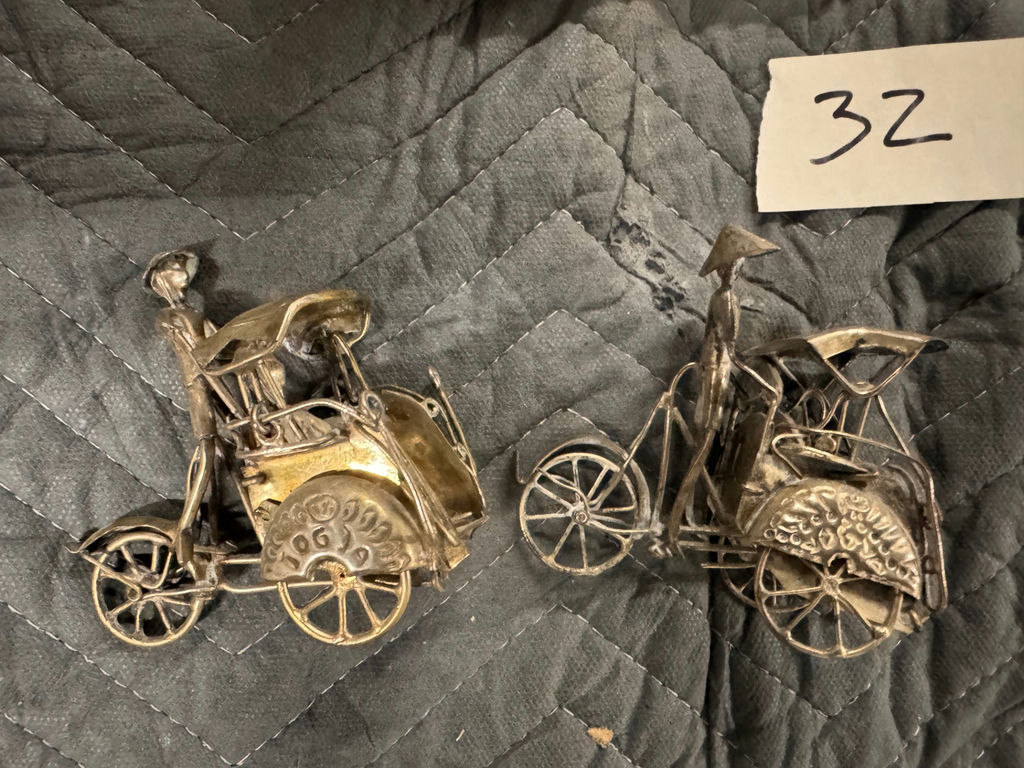 Decorative Metal Tray with Shaker and Two Rickshaw Figurines - image 5 of 9