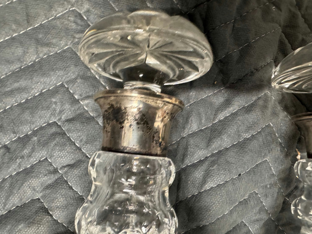 Crystal decanter set with stoppers - image 9 of 9