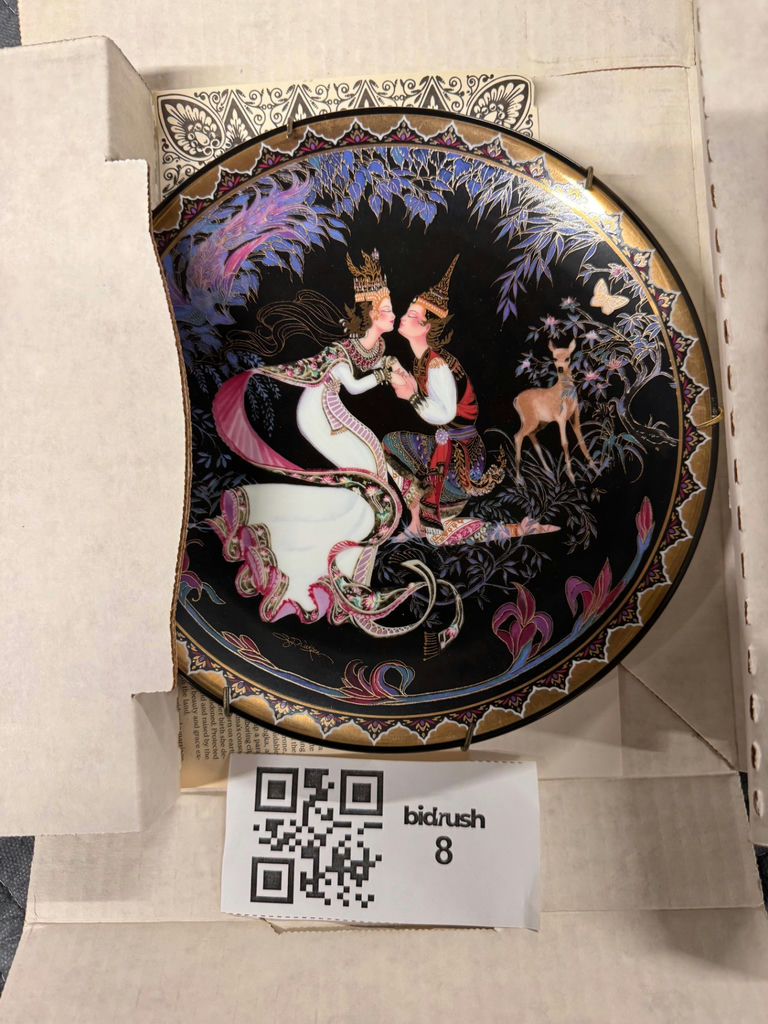 Thai decorative porcelain wall plates - image 9 of 10