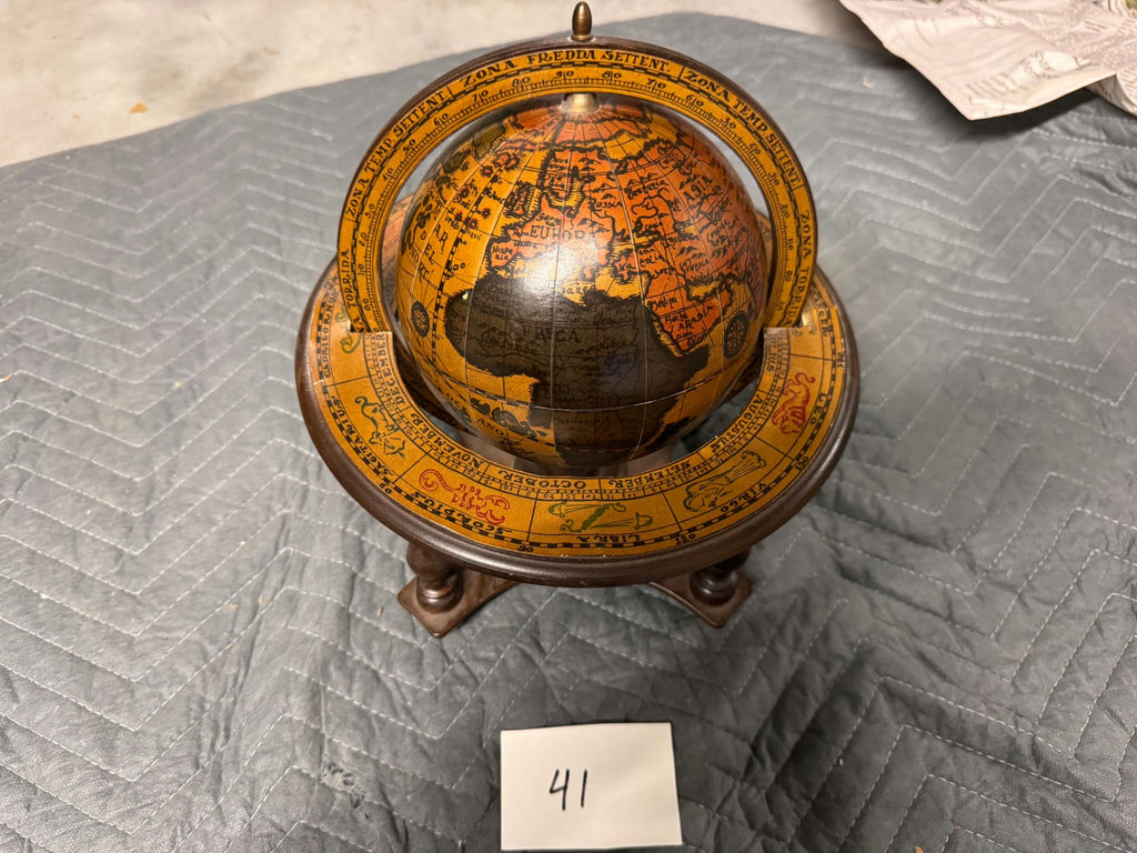 Antique-style terrestrial globe on wooden pedestal - image 3 of 4