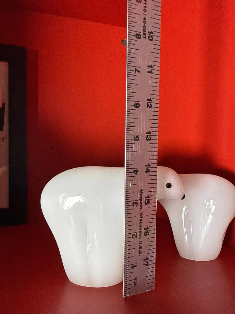 Pair of white art glass polar bear bear-shaped figurines - image 5 of 5
