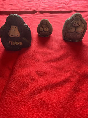 Signed Artesenia Riconada Three carved wooden gorilla figurines - Image 1 of 4