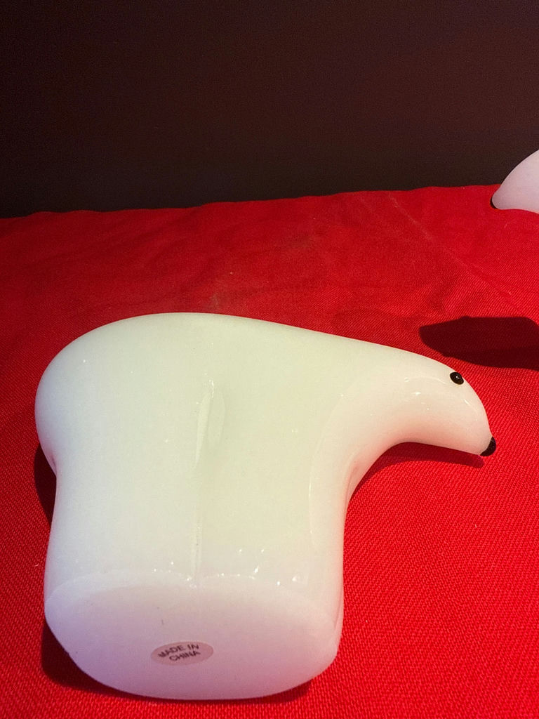 Pair of white art glass polar bear bear-shaped figurines - image 4 of 5