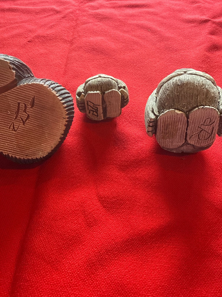 Signed Artesenia Riconada Three carved wooden gorilla figurines - image 4 of 4
