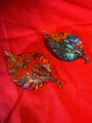 Murano glass Pair of Decorative Glass Leaf Dishes - Image 1 of 4