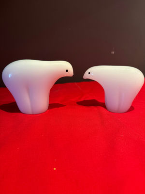 Pair of white art glass polar bear bear-shaped figurines - Image 1 of 5