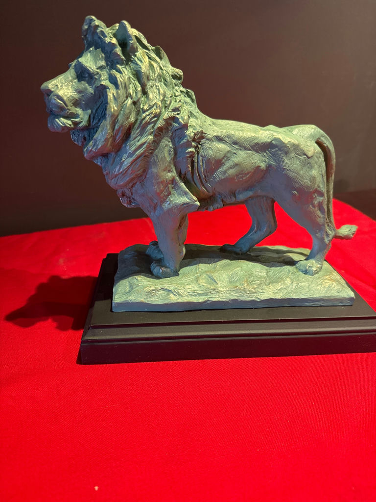 Museum shop of Chicago - Lion sculpture (Museum Lions) - image 1 of 4