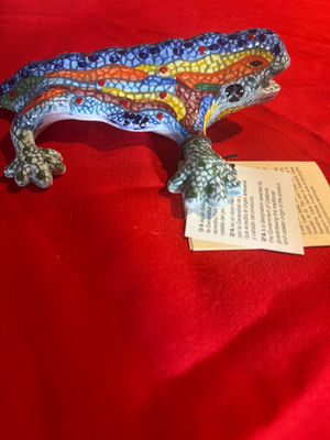 Hand-Painted Ceramic Lizard Figurine - Image 1 of 4
