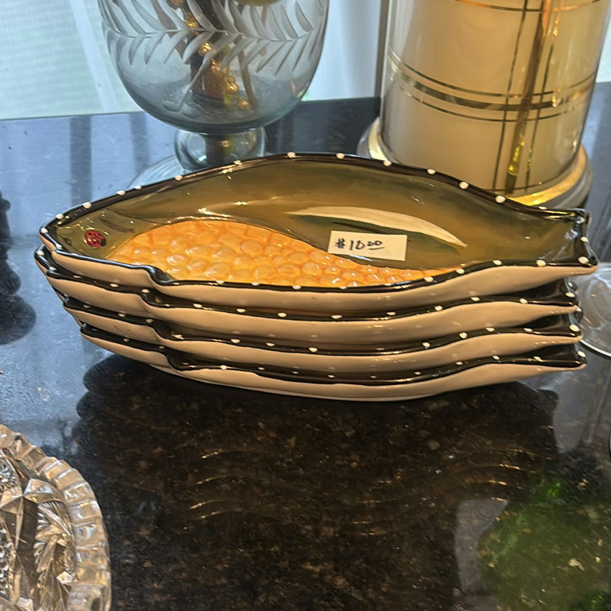 Assorted Kitchenware and Decorative Glassware - image 9 of 18