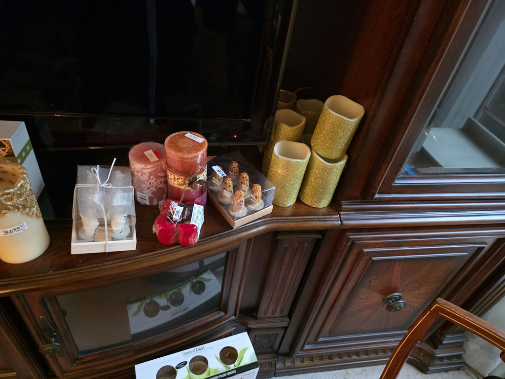 Candles And Decor - image 6 of 9
