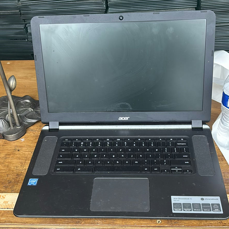Acer Chromebook laptop (open and closed views) - image 2 of 4