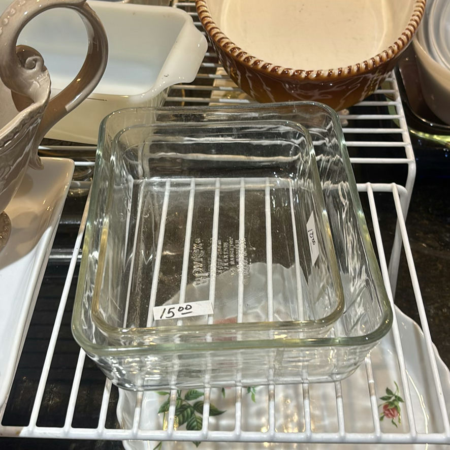 Assorted ceramic and glass kitchenware - image 10 of 11
