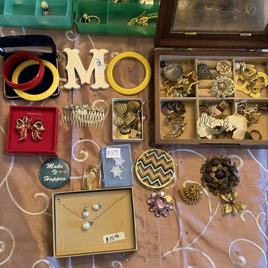 Assorted vintage costume jewelry collection - image 1 of 7