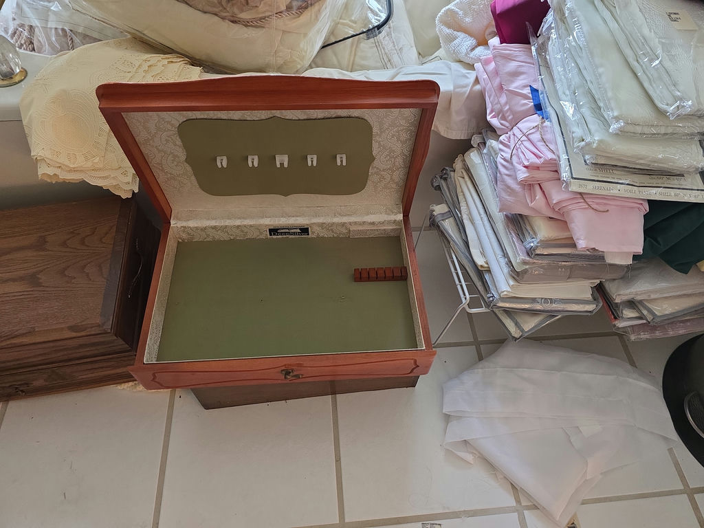 Bedding, Sheets And Jewelry Boxes - image 18 of 20