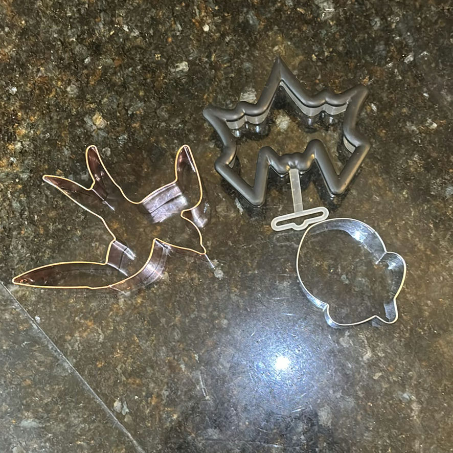 Assorted bakeware and kitchen accessories - image 16 of 16