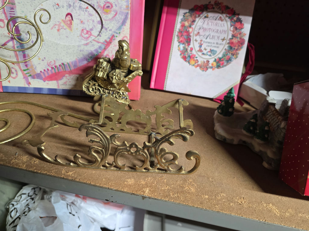 Assorted Christmas-themed decor and vintage photo albums - image 12 of 19