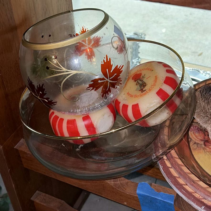 Autumn harvest and holiday decor on wooden shelf - image 4 of 7