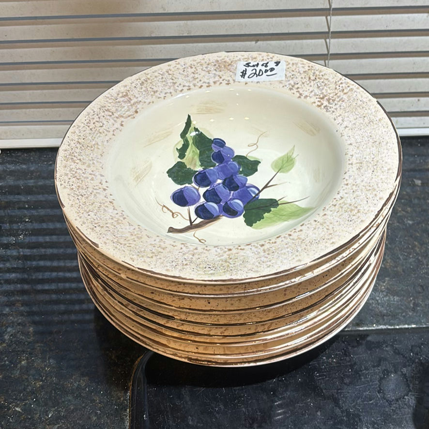 Vintage kitchenware and decor collection - image 3 of 9