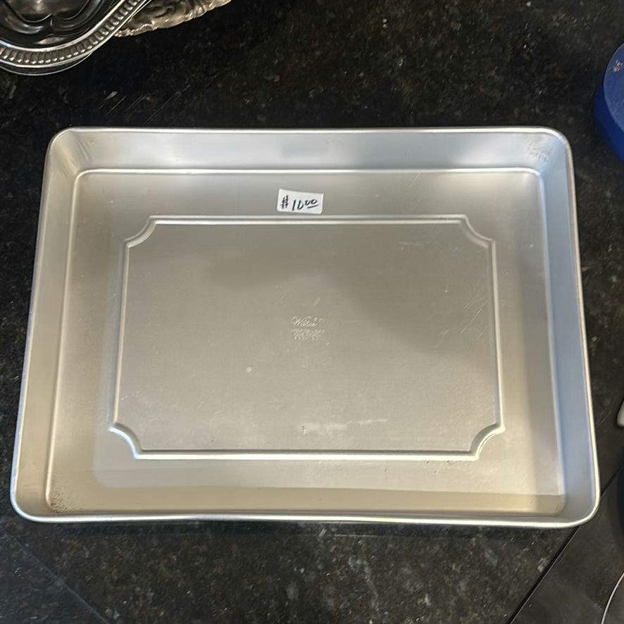 Assorted bakeware and kitchen accessories - image 4 of 16