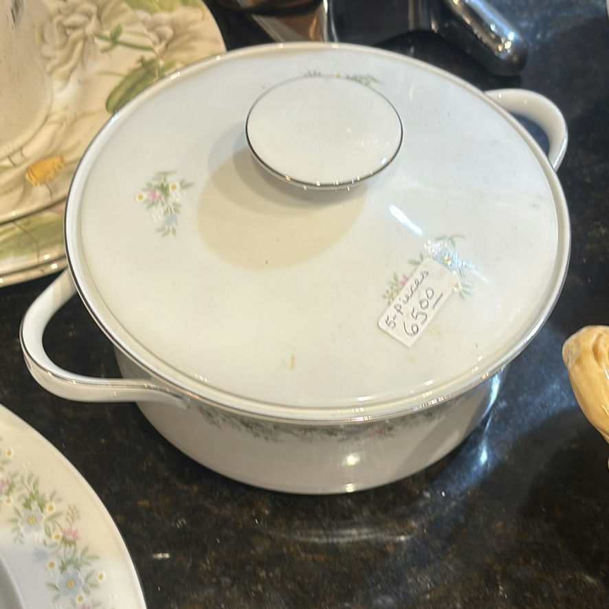 Assorted floral dinnerware and kitchenware - image 10 of 21