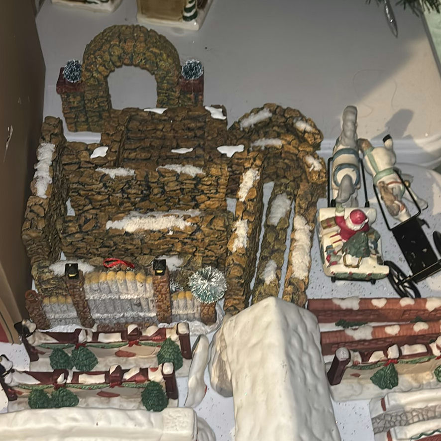 Assorted Christmas Village Figurines and Ceramic Decorations - image 8 of 11