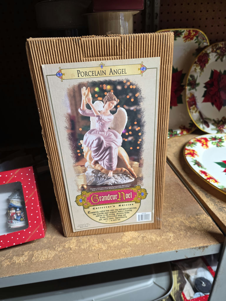 Assorted Christmas-themed decor and vintage photo albums - image 9 of 19