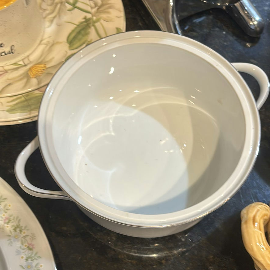 Assorted floral dinnerware and kitchenware - image 11 of 21