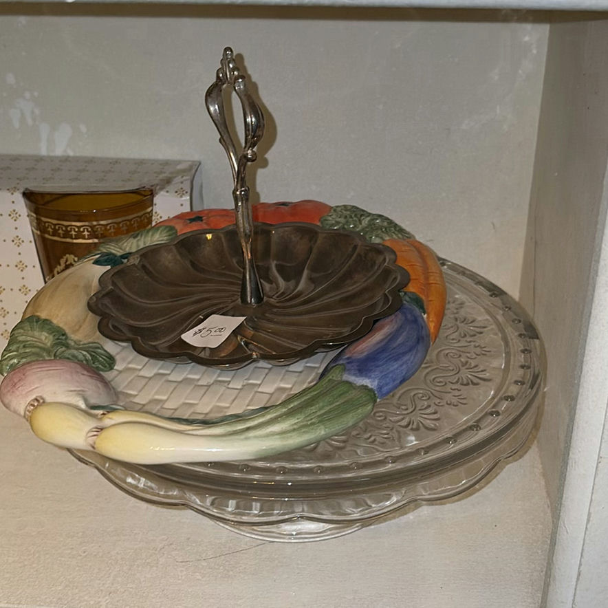Glassware, trays, and decorative serving pieces - image 5 of 5