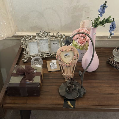 Assorted decorative home items - Image 1 of 8