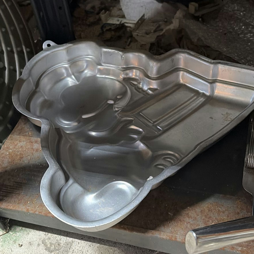 Assorted metal cookware and bakeware - image 1 of 5