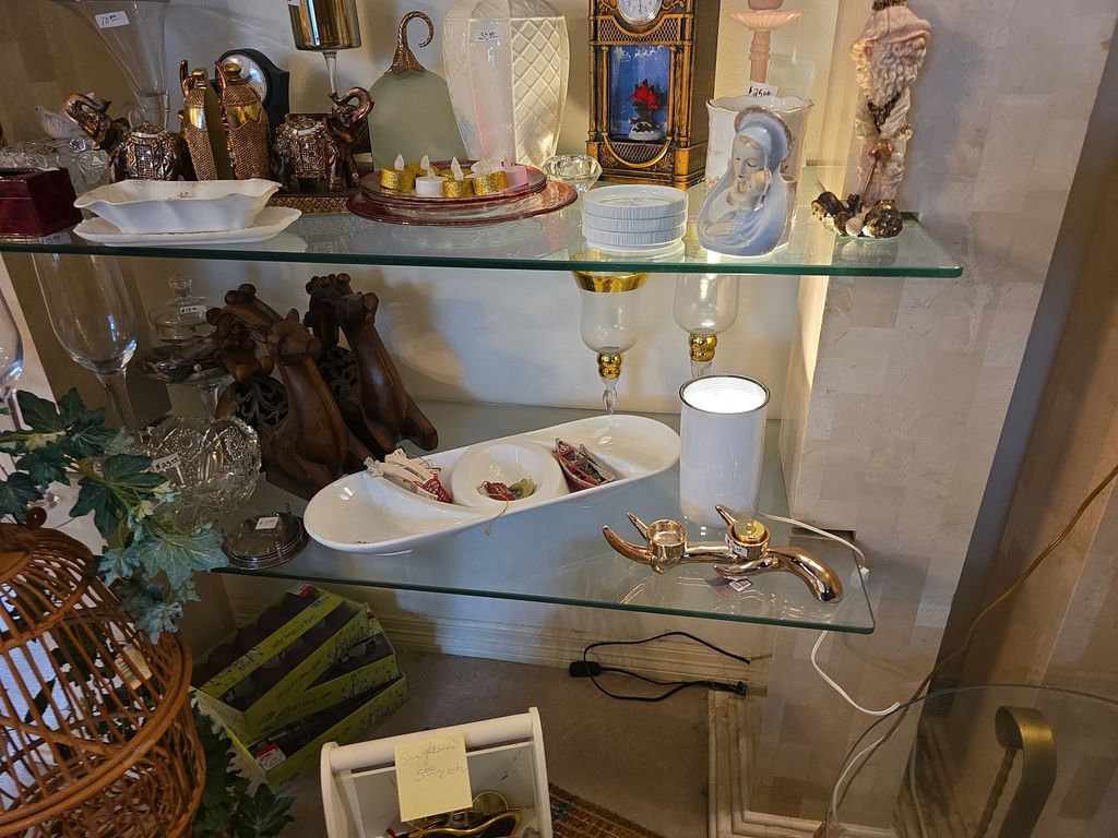 Glassware/ Decor - image 5 of 7
