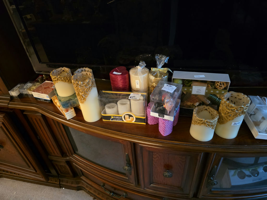 Candles And Decor - image 7 of 9
