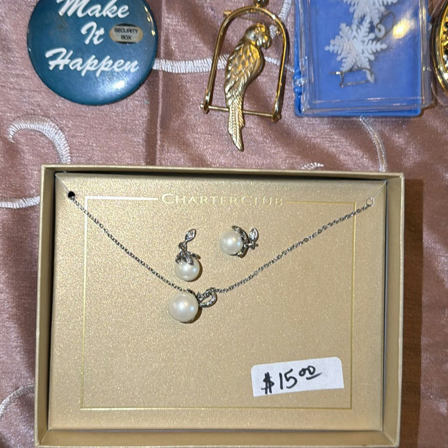 Assorted vintage costume jewelry collection - image 6 of 7