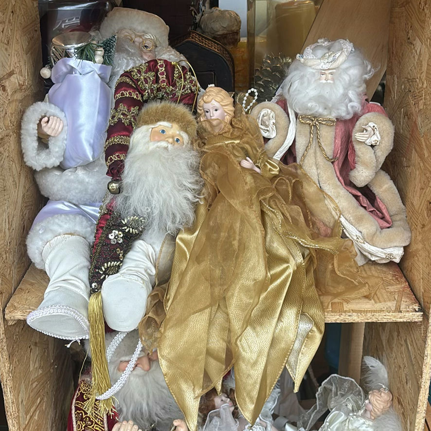 Assorted Christmas Decorations: wreath, brass centerpiece, and figurines - image 6 of 9