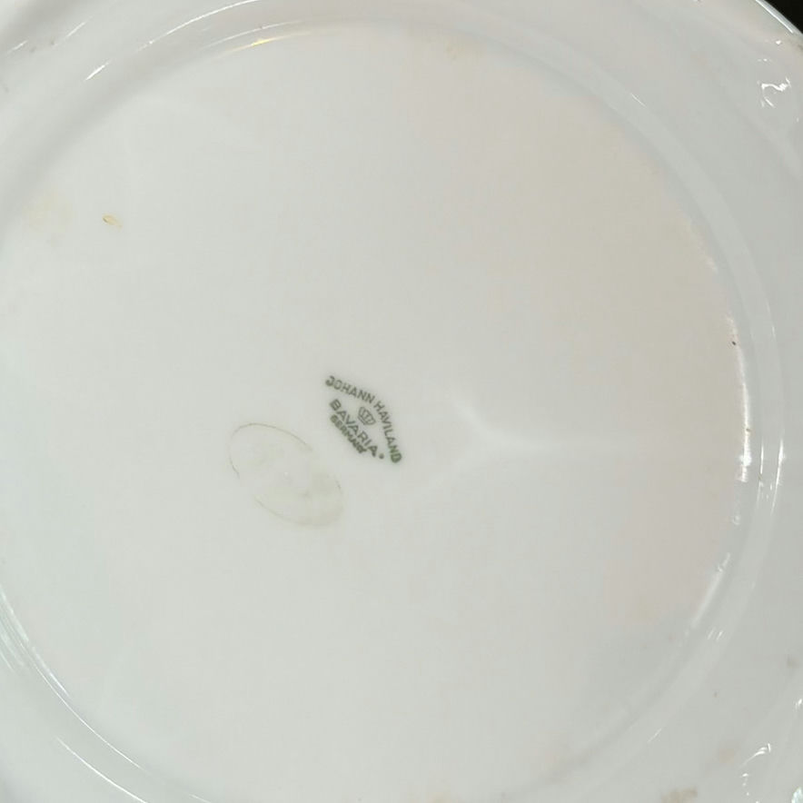 Lenox porcelain dinnerware collection with gold trim - image 15 of 27