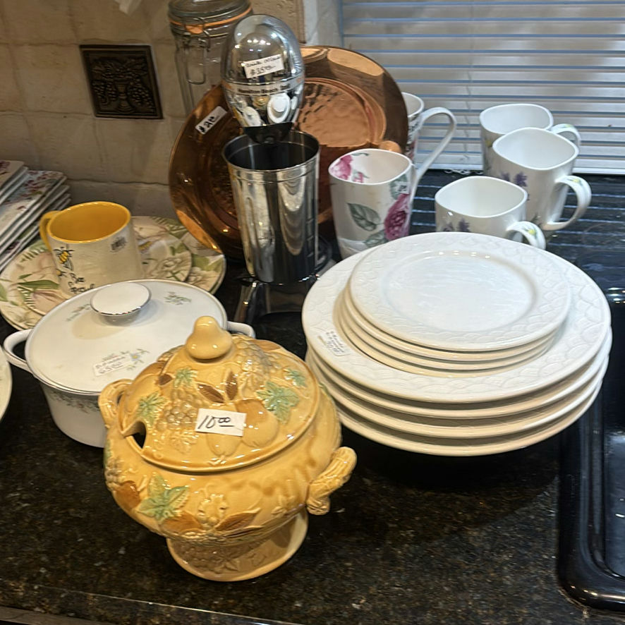 Assorted floral dinnerware and kitchenware - image 2 of 21
