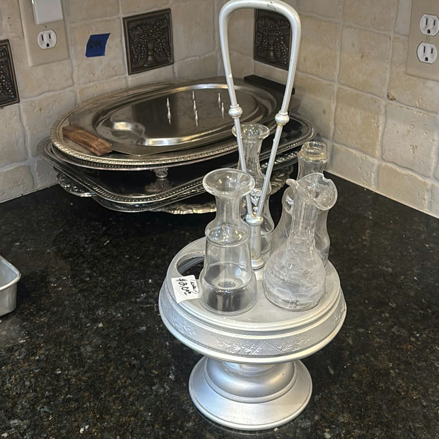 Assorted bakeware and kitchen accessories - image 11 of 16