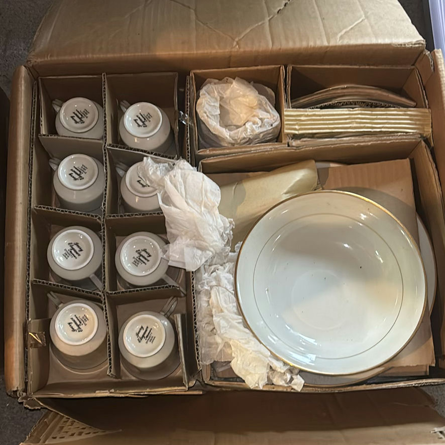 Ivory Elegance porcelain dinnerware set (bowls and mugs) - image 6 of 7